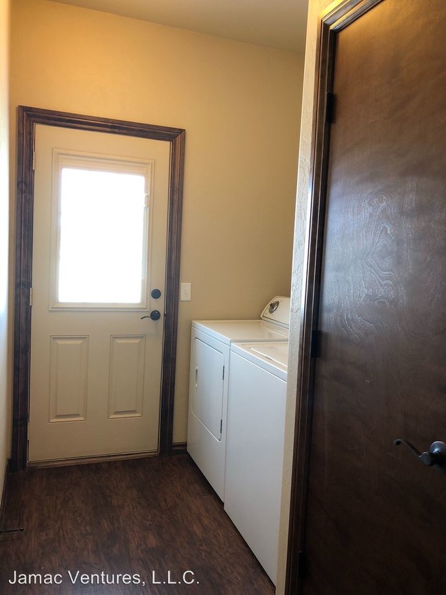 Building Photo - 2 br, 2 bath Apartment - 101 Aspen Lane