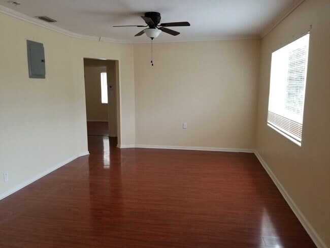Building Photo - Charming South Tampa Home! NOW OFFERING $1...