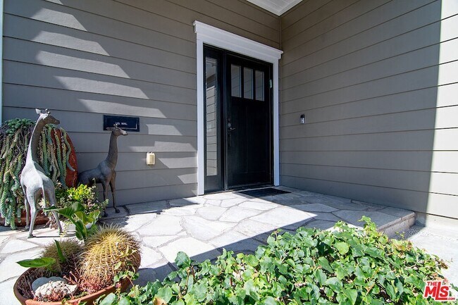 Foto del edificio - 2947 Kelton Ave