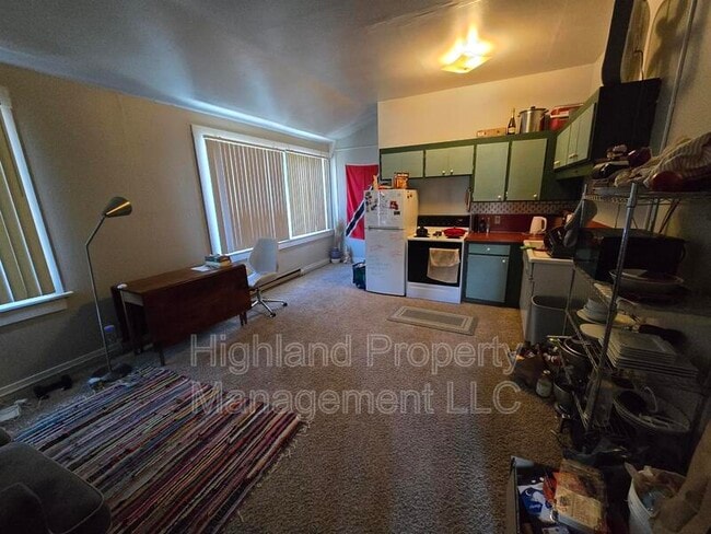 Building Photo - 235 SE Daniel St