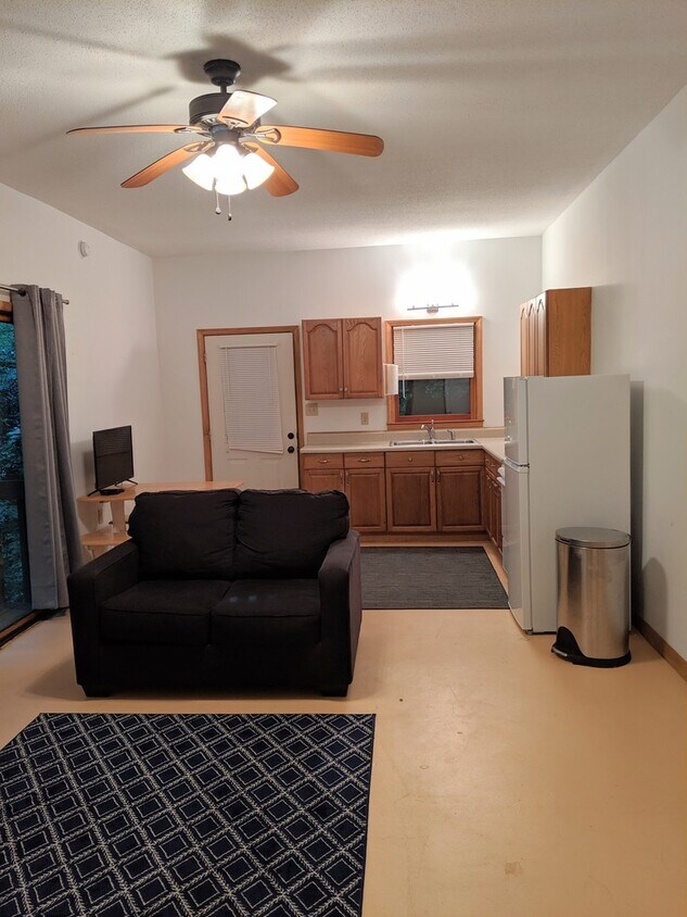 Foto principal - ***SCHOOL YEAR RENTAL ONLY AUG 15TH - MAY ...