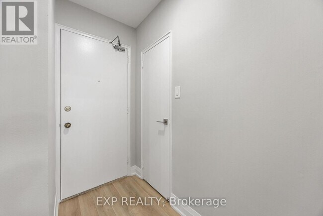 Building Photo - 2961 Dufferin St