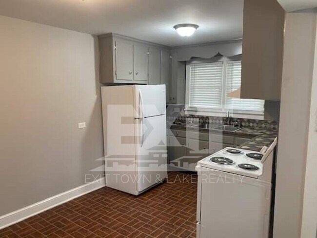 Foto del edificio - Close to Shopping, Hospital, Schools, Rest...