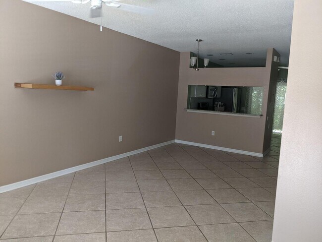 Foto del edificio - Beautiful 2 Bedroom, 2.5 Bath Townhome in Private Gated Community Of Hunter's Key In New Tampa