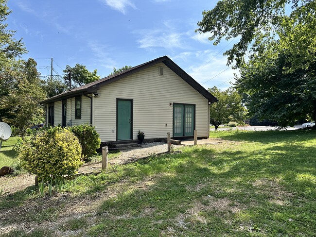 Building Photo - 3833 Lonas Dr