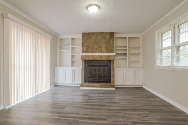 Building Photo - 4757 Bond St