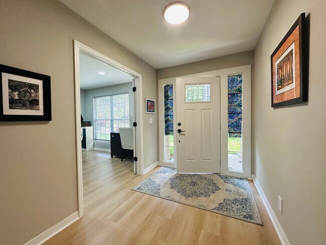 Building Photo - Spacious 6-Bedroom Rental in Spanish Point...