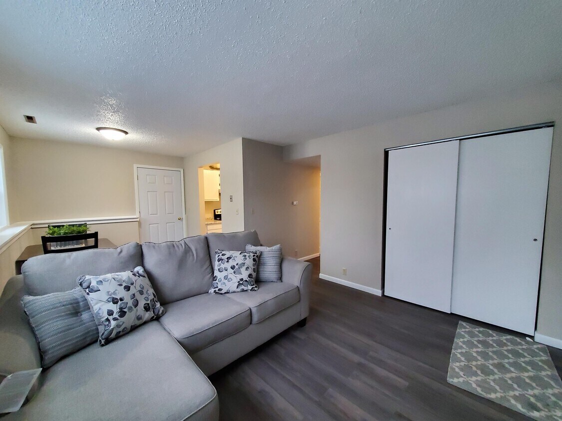 Primary Photo - 108 Balboa Ave