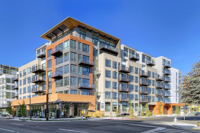 Building Photo - 400 San Antonio Rd