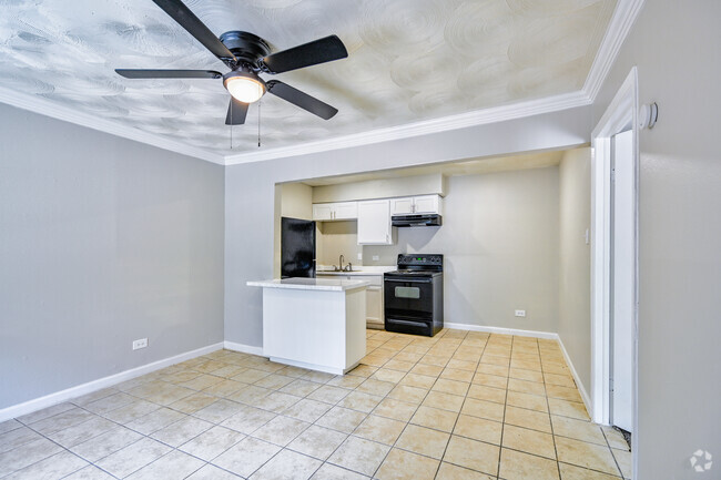 1BR, 1 BA - 497SF - Kitchen - North Hills Crest