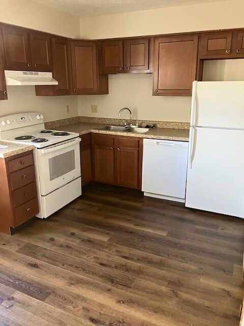 Kitchen - 5365 Shiloh Dr