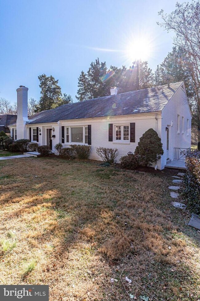 Building Photo - 6021 Lebanon Dr