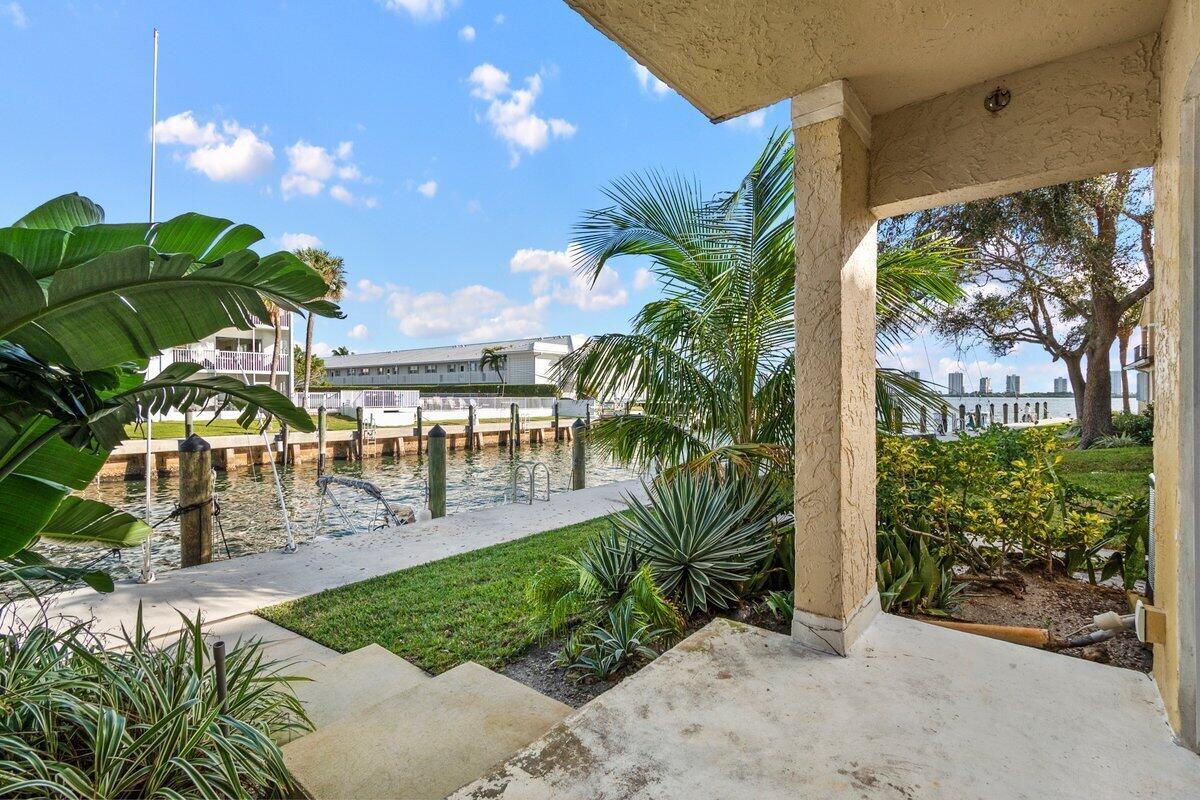 Foto principal - 1145 Lake Shore Dr