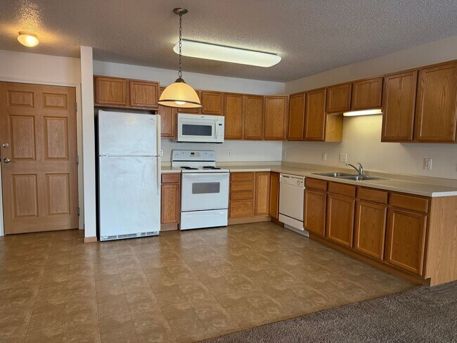 Foto del edificio - 2 bed 2 bath 1st Floor South Fargo
