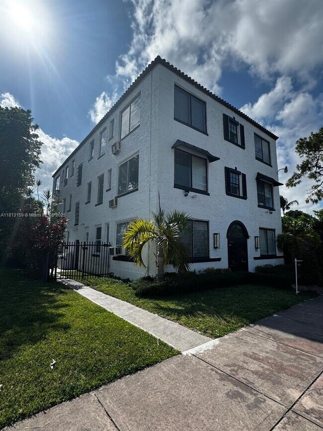Building Photo - 444 Ponce de Leon Blvd