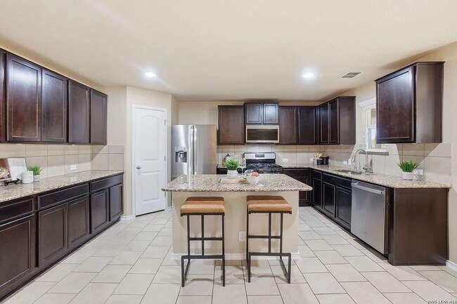 Building Photo - 8826 Palmetto Fls