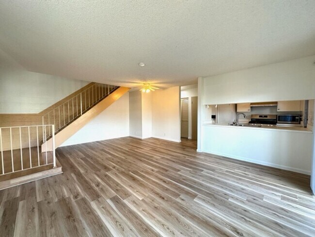 Foto del edificio - 3 Bedroom, 1.5 Bathroom, 2 Parking (Penakii)