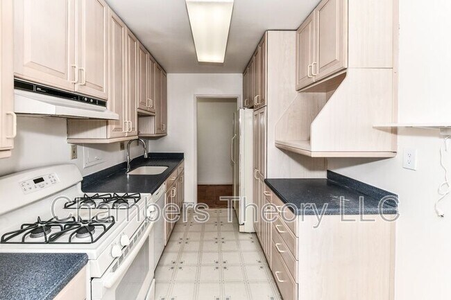 Foto del edificio - 6621 Wakefield Dr