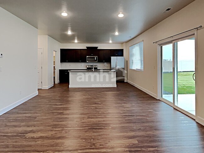 Foto del edificio - 884 N Garnet Creek Ave