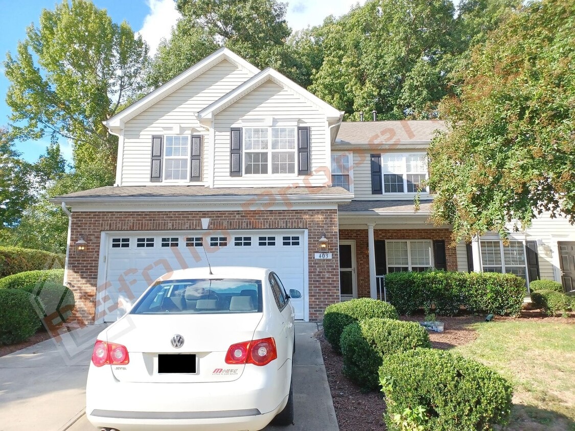 Primary Photo - Luxury 4 BR 2-Car Garage Cul-de-Sac End Un...