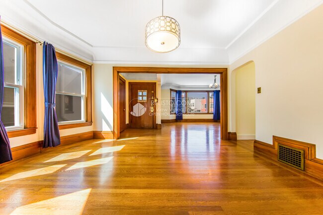 Foto del edificio - 242 Benton Ave