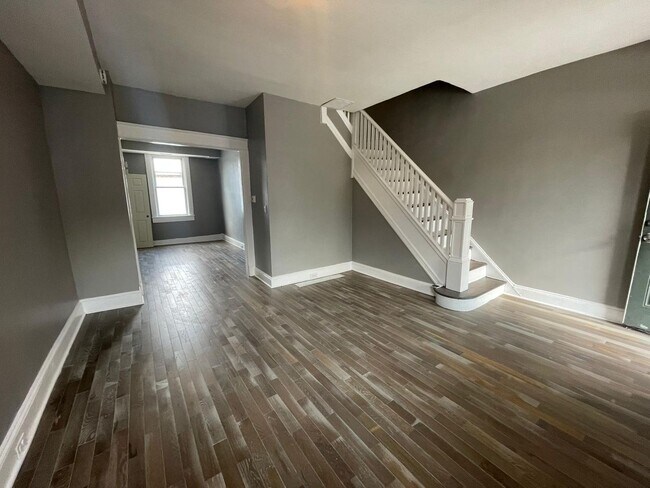 Building Photo - 3 Bedroom Home with Porch, Fenced Yard, and Water Included on Barclay Street