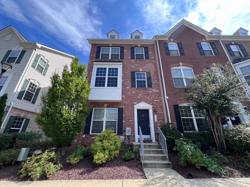 1708 Walcott Ln, Upper Marlboro, MD 20774 Condo for Rent in Upper