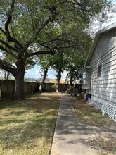 Building Photo - 302 West Dr