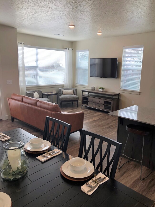 Foto del edificio - Majestic Properties at Midvale Station