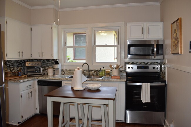 Building Photo - 324 Milledge Rd