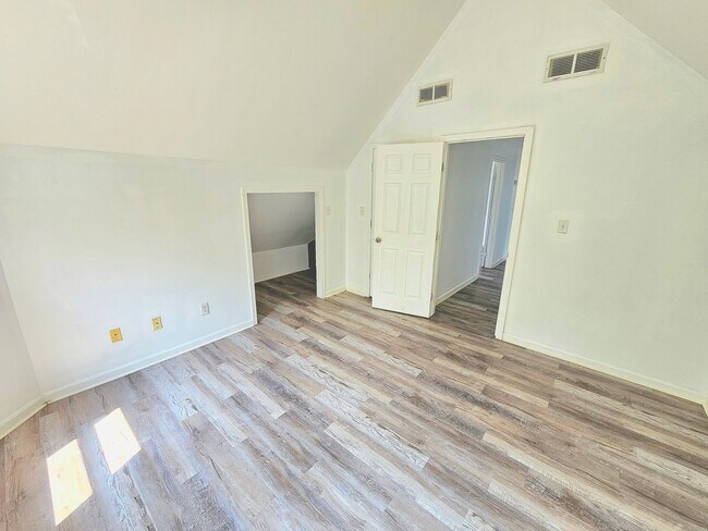 Foto del edificio - Spacious Multi-Family Apartments for Rent ...