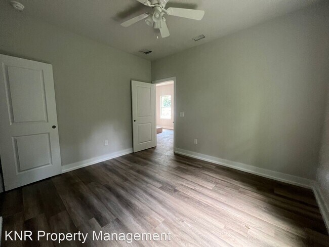 Building Photo - 2 br, 2 bath House - 4111 SW 15th place