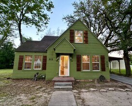 Building Photo - 212 W Hunnicutt Ave