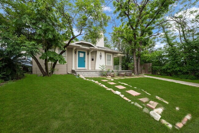 Foto del edificio - 629 E Woodlawn Ave