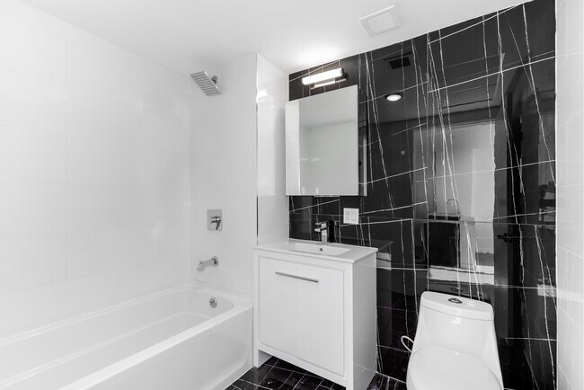 Building Photo - 1540 Park Pl