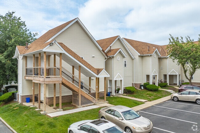 Building Photo - Meetinghouse Apartments & Townhouses