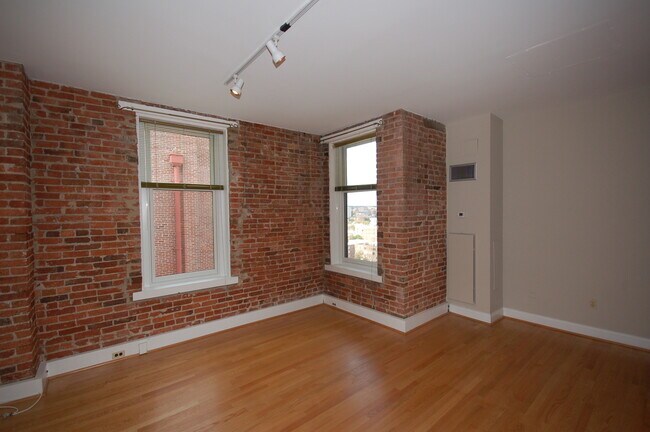 Foto del edificio - Top-Floor 1BR/1BA in Iconic Dupont Circle ...