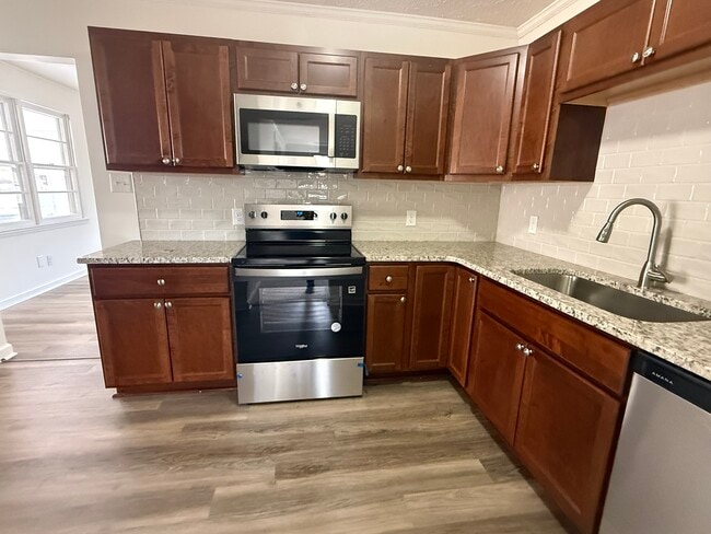 Foto del edificio - 671 E Forest St