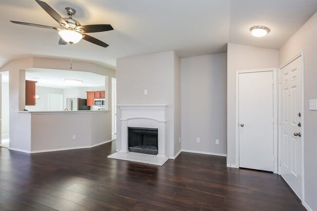 Building Photo - 2021 Bentwood St