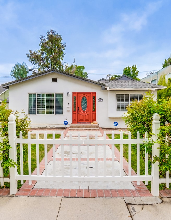 Primary Photo - 21321 Velicata St