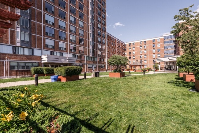 Photo du bâtiment - 798 Richmond Street West