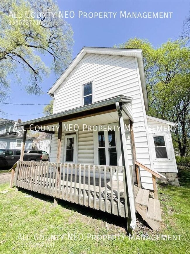 Foto del edificio - 143 Roswell St