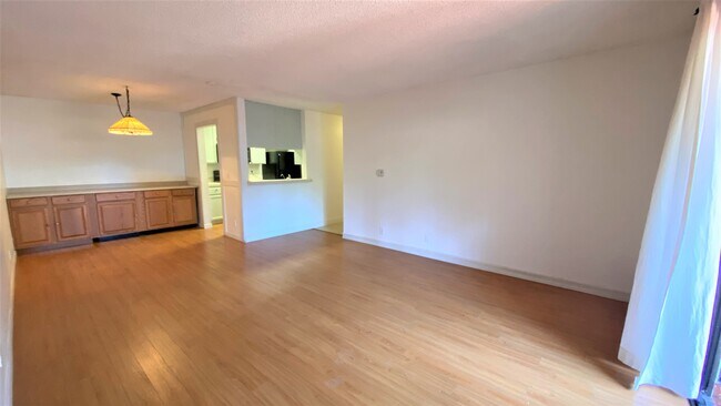 Foto del edificio - 39975 Cedar Blvd