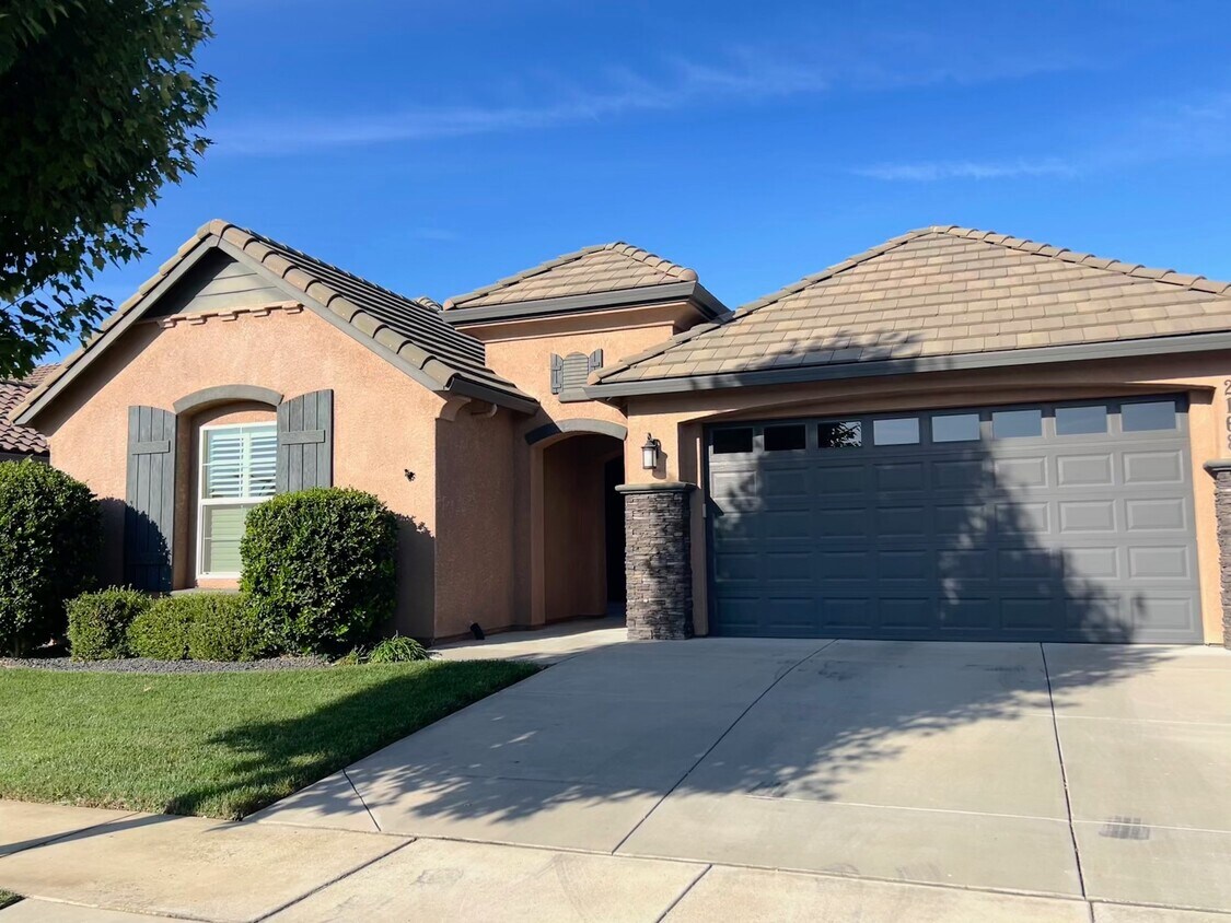 Foto principal - 2168 Newcastle Dr