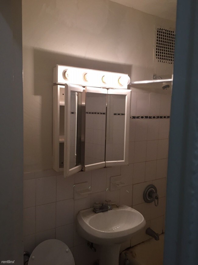 Building Photo - 314 E 80th St