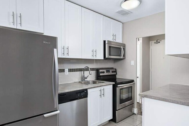 Photo du bâtiment - 3896 Bathurst