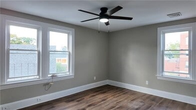 Building Photo - 370 Park Pl