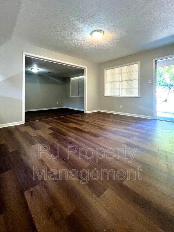 Foto del edificio - 609 Semple Ave