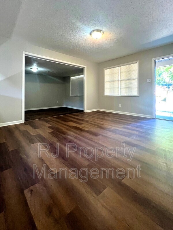 Photo - 609 Semple Ave House