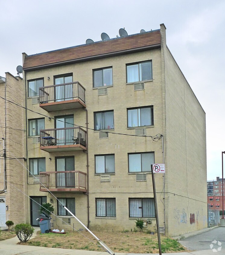 Primary Photo - 71-40 160th St